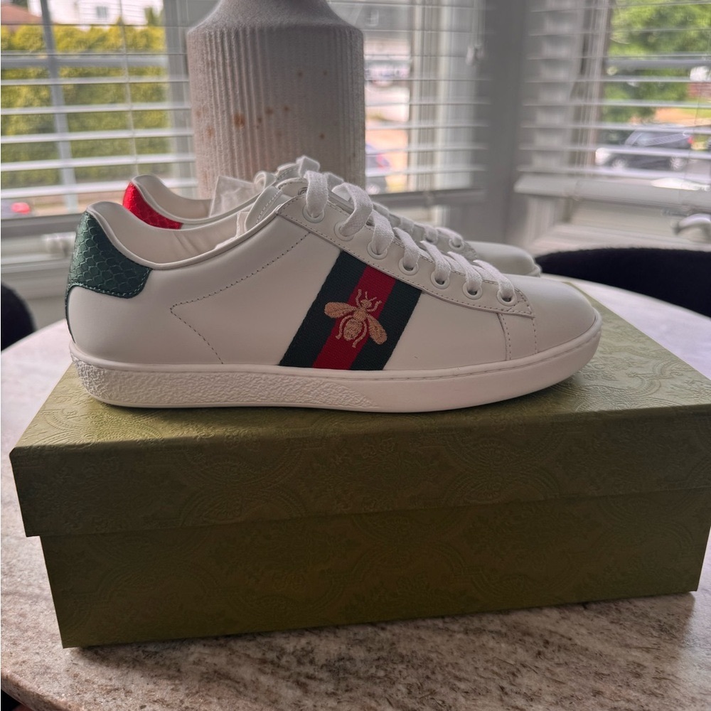 GUCCI Women's Ace sneaker with bee-Size 35.5 Women